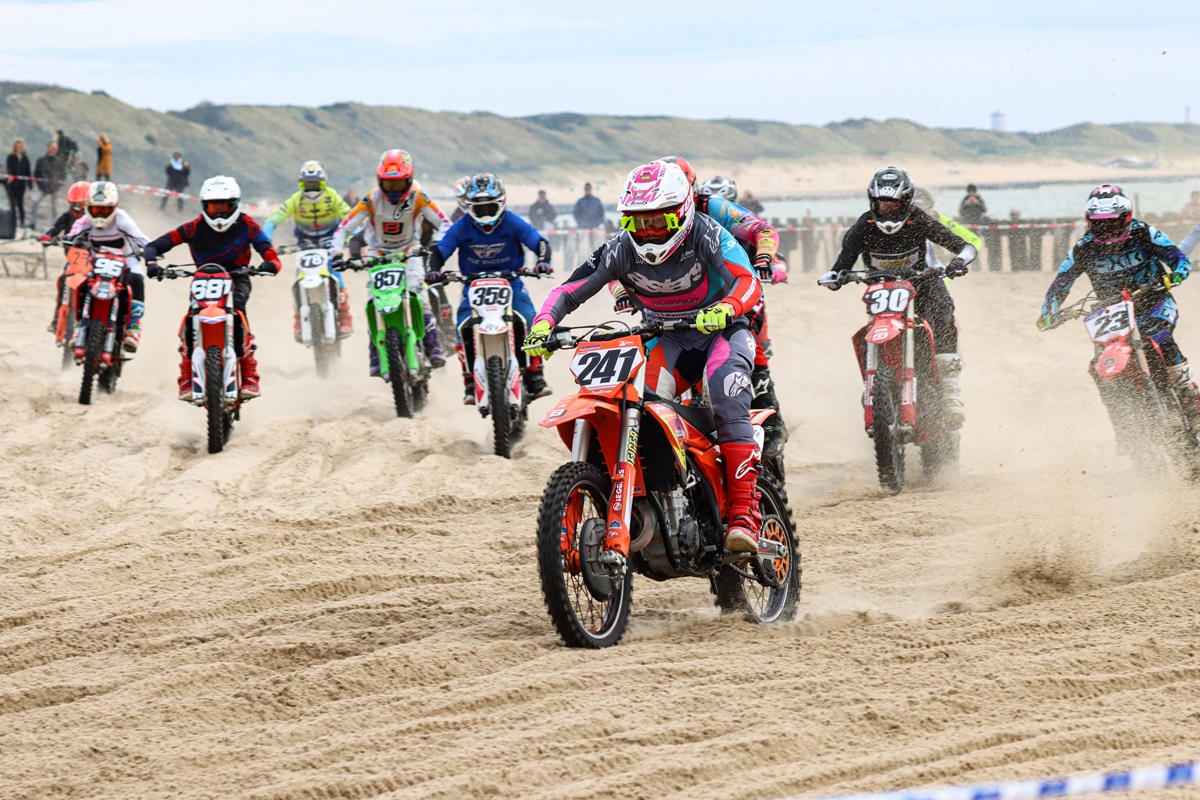 Michel Hoenson de snelste in spectaculaire Strandcross Zoutelande