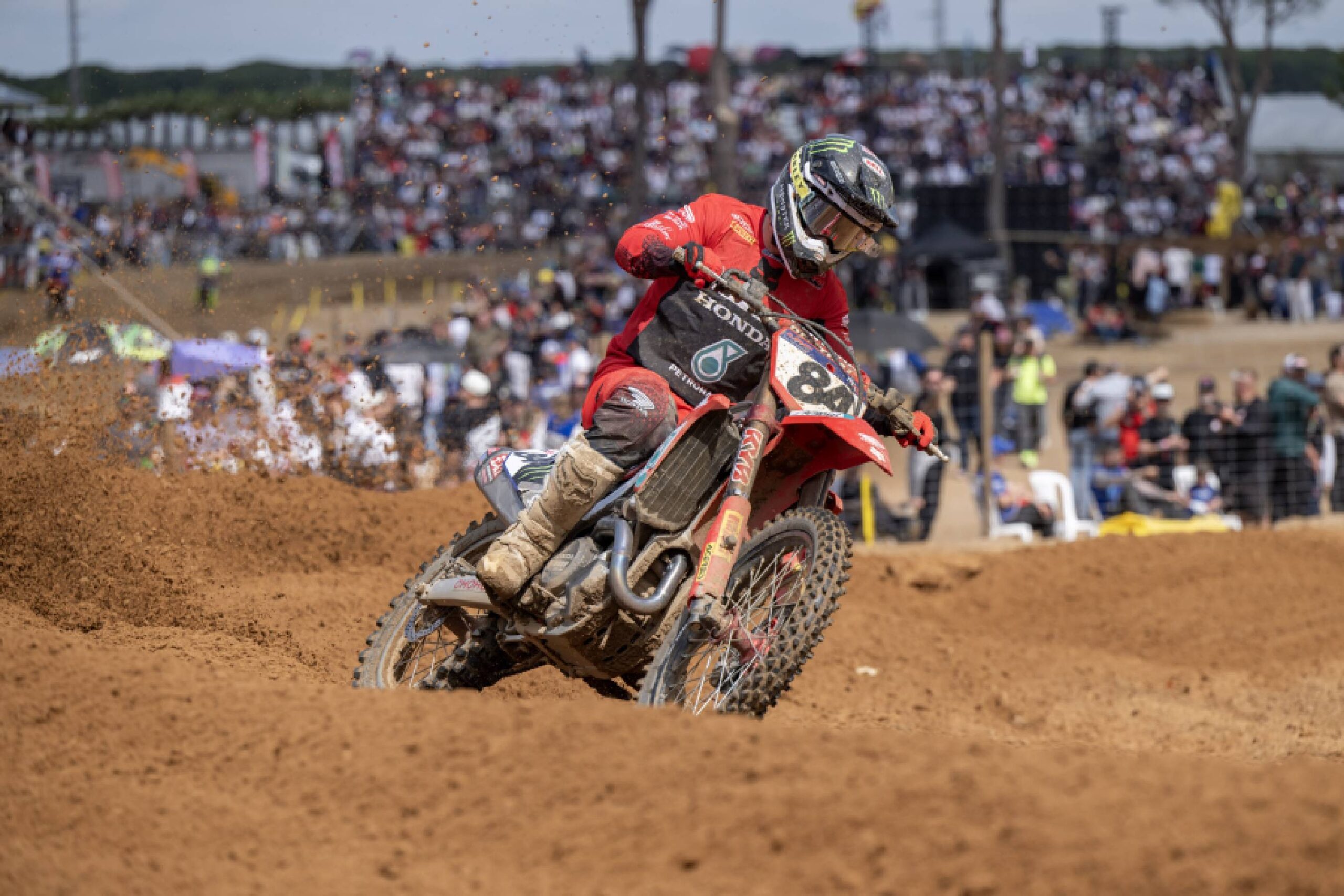 Jeffrey Herlings jaagt op punten en podium in Riola Sardo