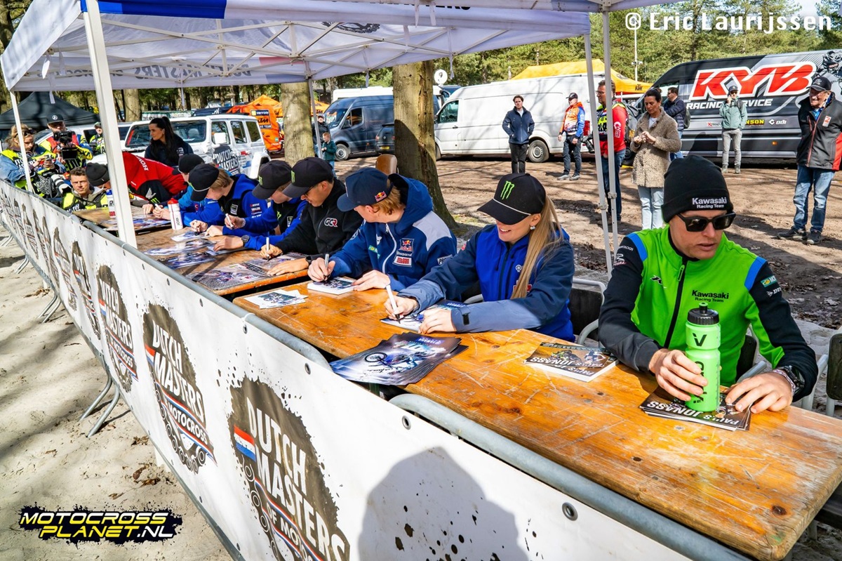 Handtekeningensessie tijdens MX Juniors – Meeting the Stars