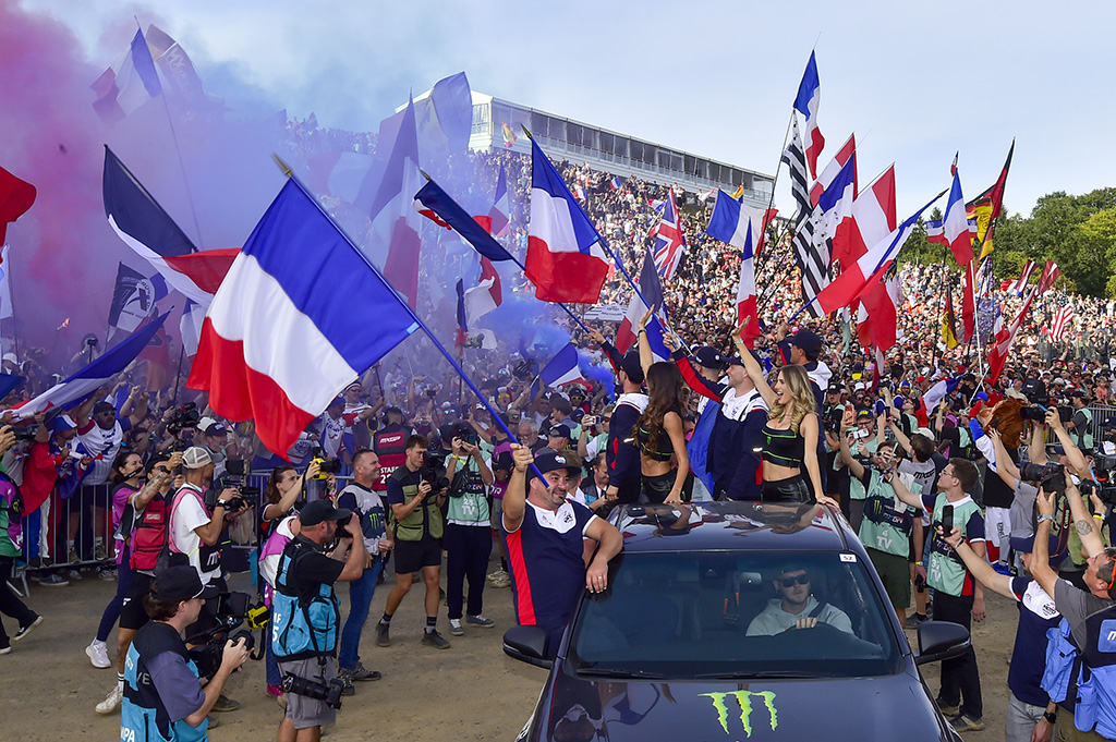 MEDIA DAY EN SPECTACULAIRE TEAMPARADE LUIDEN 2026 MONSTER ENERGY MOTOCROSS OF NATIONS IN!